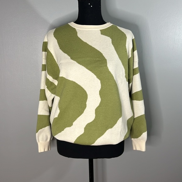 Le Lis Sweaters - Le Lis Collection Green and Cream Swirl Pattern Sweater
